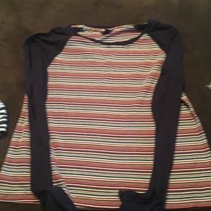Stretchy long-sleeved crop top for teens/women.